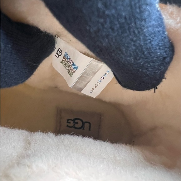 UGG Womens Classic Clear Mini Waterproof Ankle Boots - Picture 14 of 15